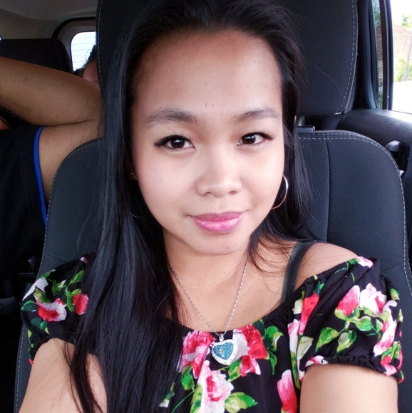 Meet your Posher, April - Picture 1 of 1